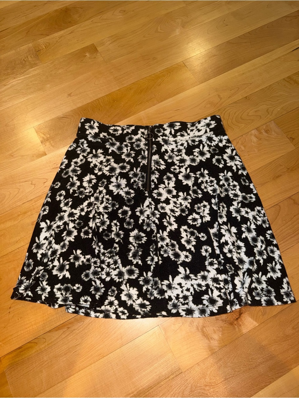 Kohl’s So S black with white florals skirt